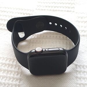 Apple Watch SE-5 40mm GPS Black. Like new!